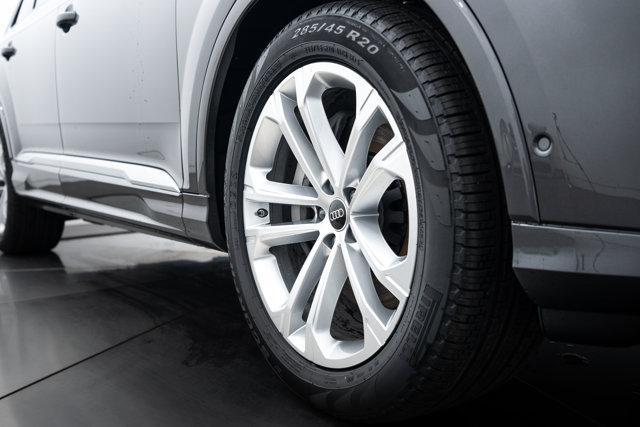 Photo of 2025 Gray Audi Q7