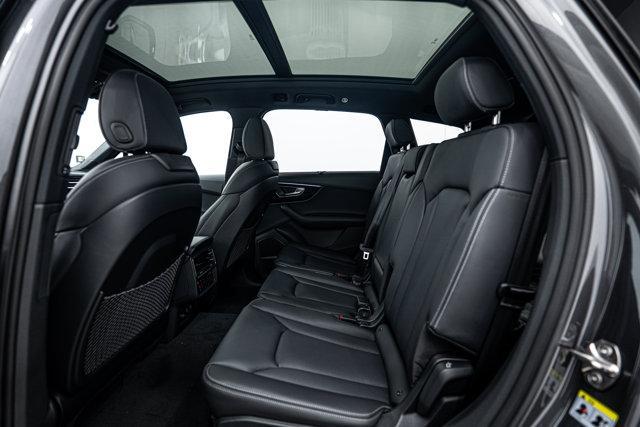 Photo of 2025 Gray Audi Q7