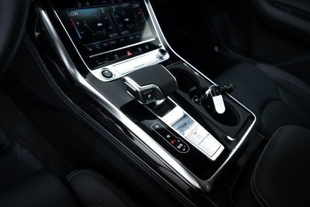 Photo of 2025 Gray Audi Q7