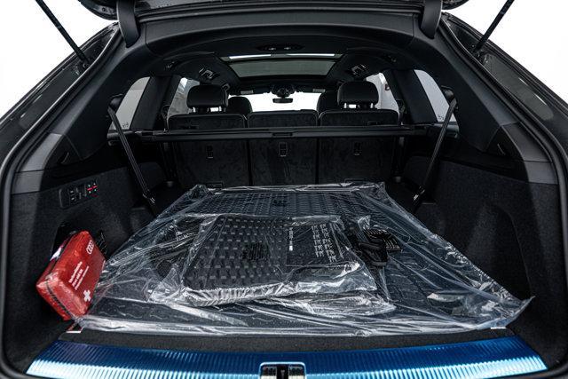 Photo of 2025 Gray Audi Q7