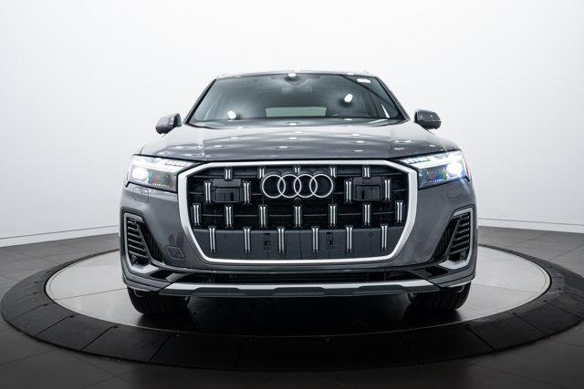 Photo of 2025 Gray Audi Q7
