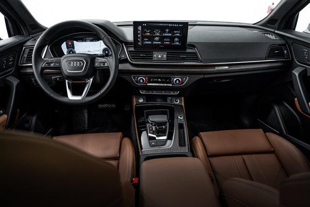 Photo of 2025 Mythos Black Metallic Audi Q5