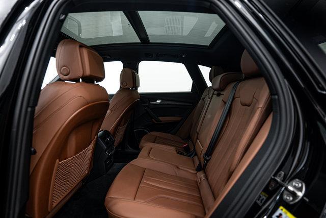 Photo of 2025 Mythos Black Metallic Audi Q5