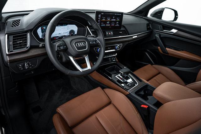 Photo of 2025 Mythos Black Metallic Audi Q5