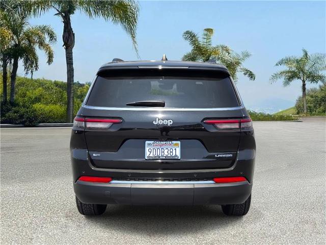 Photo of 2023 Diamond Black Jeep Grand Cherokee L