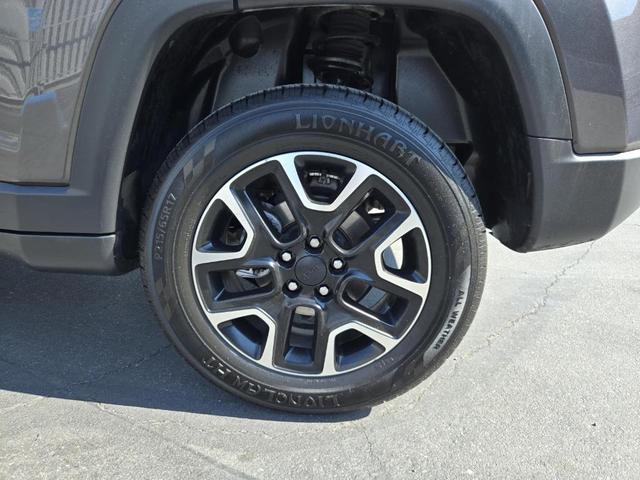 Photo of 2019 Granite Crystal Clearcoat Metallic Jeep Compass