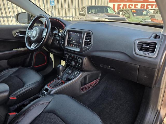Photo of 2019 Granite Crystal Clearcoat Metallic Jeep Compass