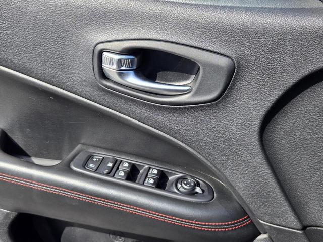 Photo of 2019 Granite Crystal Clearcoat Metallic Jeep Compass