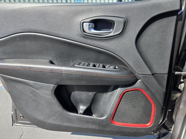 Photo of 2019 Granite Crystal Clearcoat Metallic Jeep Compass