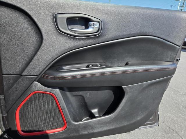 Photo of 2019 Granite Crystal Clearcoat Metallic Jeep Compass