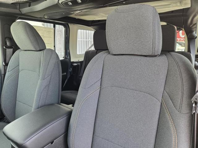 Photo of 2025 Anvil Clearcoat Jeep Wrangler