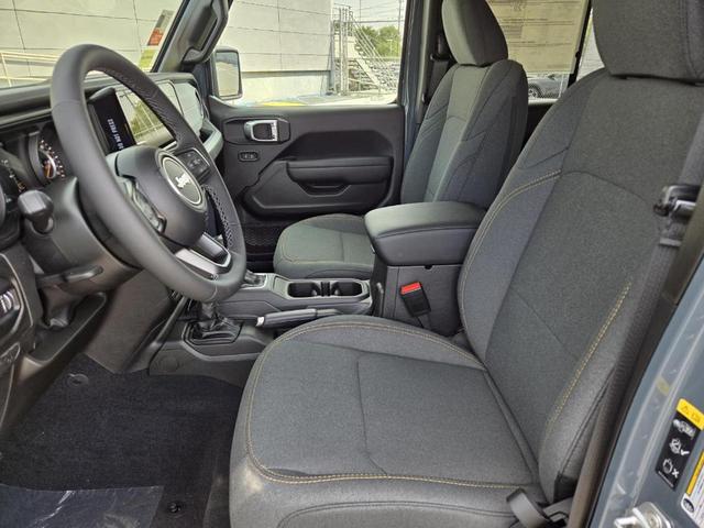 Photo of 2025 Anvil Clearcoat Jeep Wrangler
