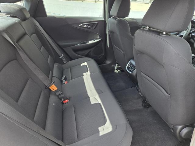 Photo of 2021 Silver Ice Metallic Chevrolet Malibu