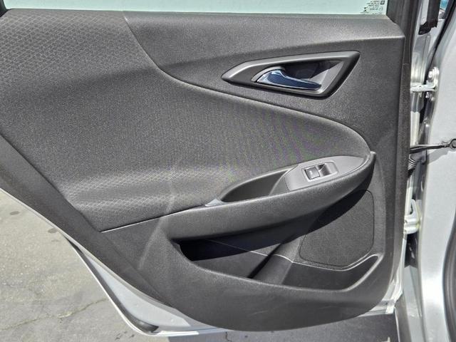 Photo of 2021 Silver Ice Metallic Chevrolet Malibu