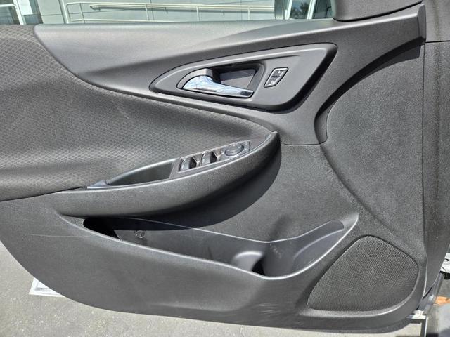 Photo of 2021 Silver Ice Metallic Chevrolet Malibu