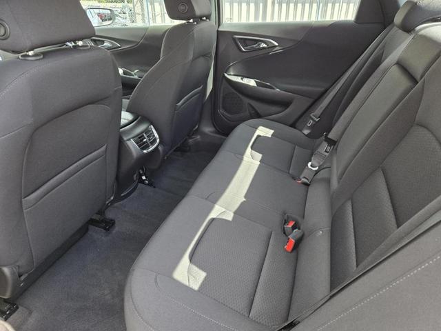 Photo of 2021 Silver Ice Metallic Chevrolet Malibu