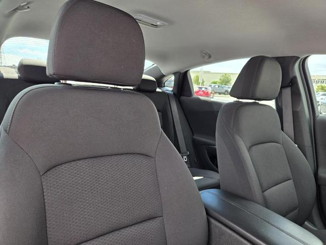 Photo of 2021 Silver Ice Metallic Chevrolet Malibu