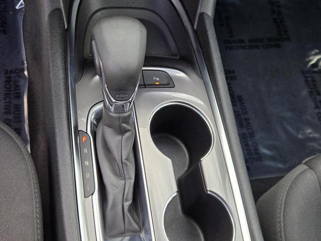 Photo of 2021 Silver Ice Metallic Chevrolet Malibu