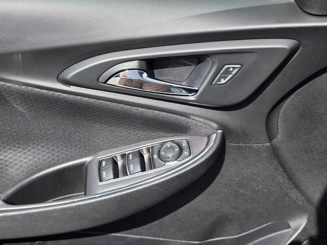 Photo of 2021 Silver Ice Metallic Chevrolet Malibu