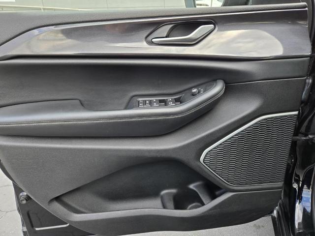 Photo of 2021 Diamond Black Jeep Grand Cherokee L