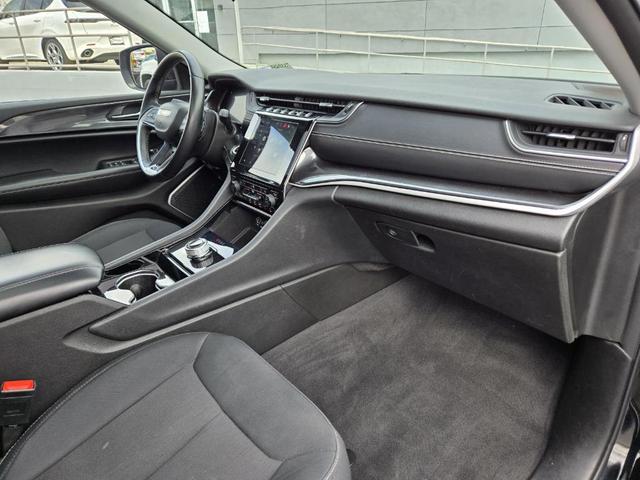 Photo of 2021 Diamond Black Jeep Grand Cherokee L