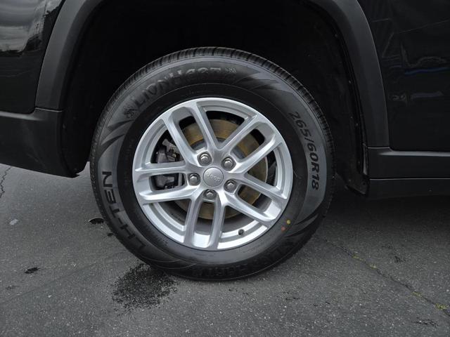 Photo of 2021 Diamond Black Jeep Grand Cherokee L