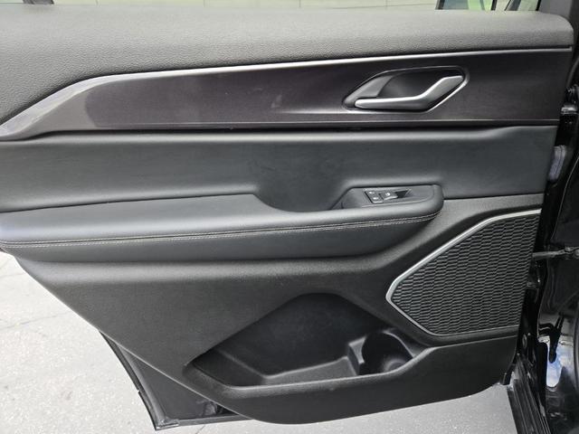 Photo of 2021 Diamond Black Jeep Grand Cherokee L