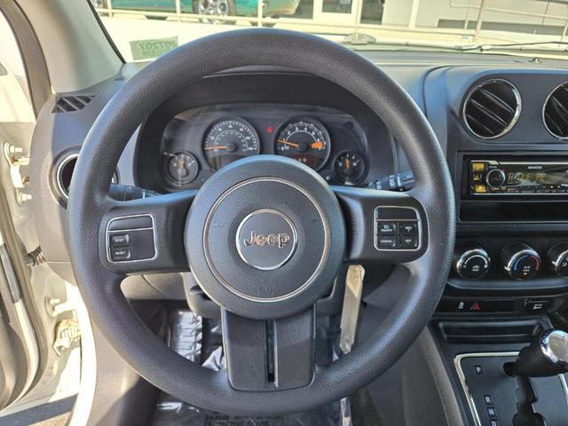 Photo of 2017 Bright White Clearcoat Jeep Compass