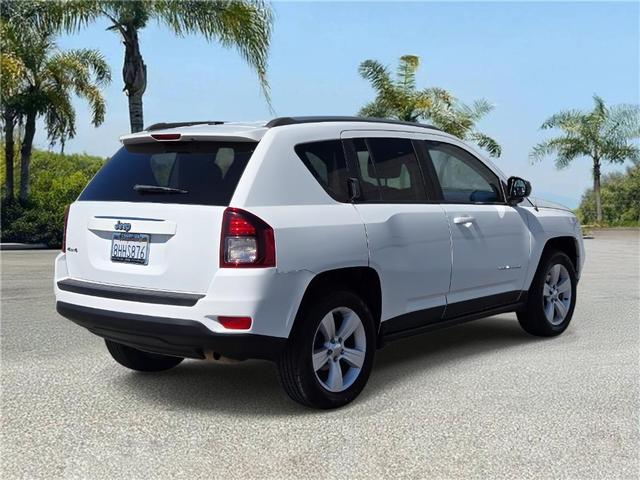 Photo of 2017 Bright White Clearcoat Jeep Compass