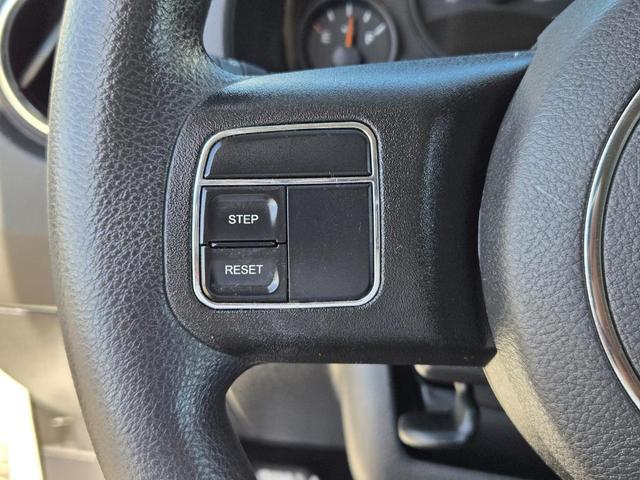 Photo of 2017 Bright White Clearcoat Jeep Compass