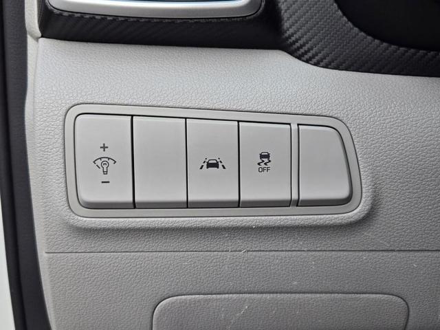 Photo of 2020 Winter White Hyundai TUCSON