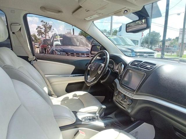 Photo of 2013 White Dodge Journey