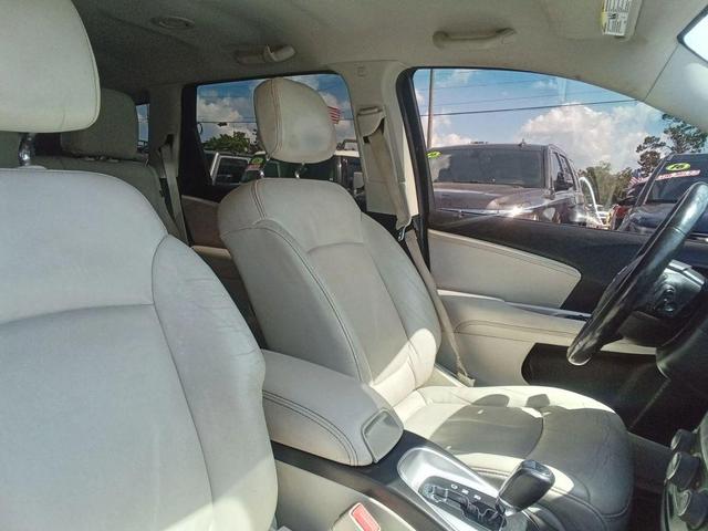 Photo of 2013 White Dodge Journey