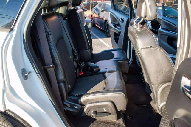Photo of 2017 White Dodge Journey