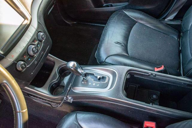 Photo of 2017 White Dodge Journey