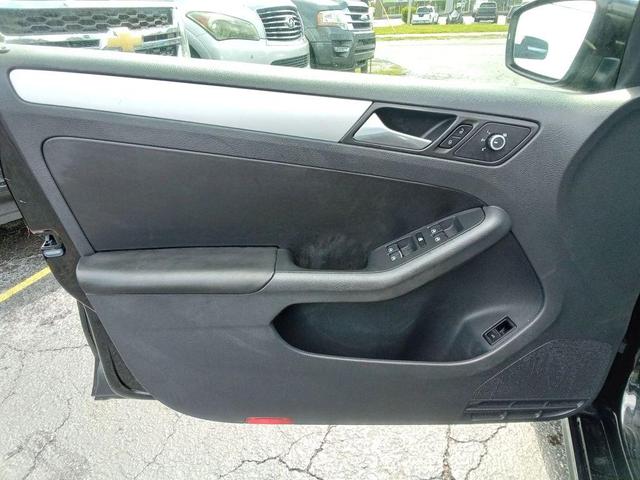 Photo of 2014 Black Uni Volkswagen Jetta