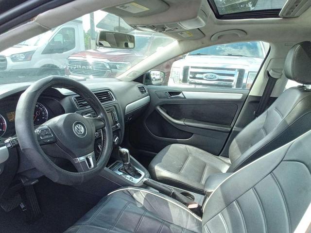 Photo of 2014 Black Uni Volkswagen Jetta