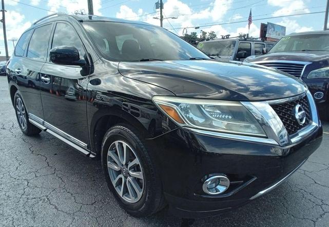 Photo of 2014 Super Black Nissan Pathfinder
