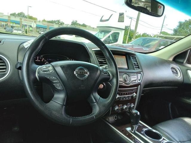 Photo of 2014 Super Black Nissan Pathfinder
