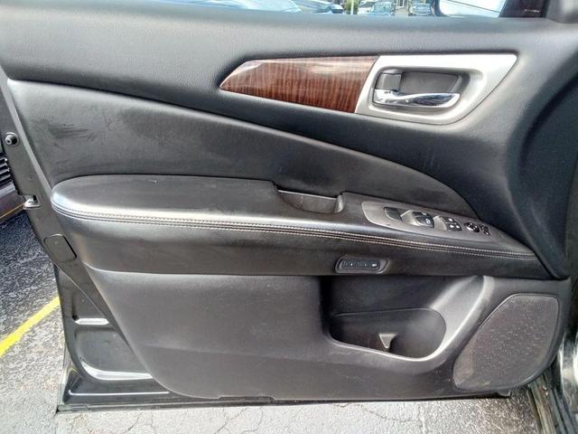 Photo of 2014 Super Black Nissan Pathfinder