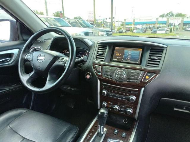 Photo of 2014 Super Black Nissan Pathfinder