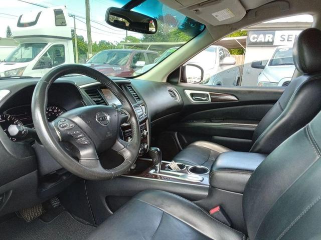 Photo of 2014 Super Black Nissan Pathfinder