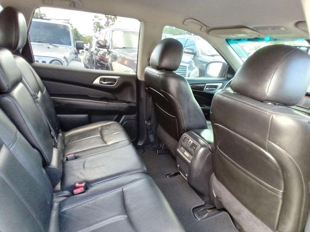 Photo of 2014 Super Black Nissan Pathfinder