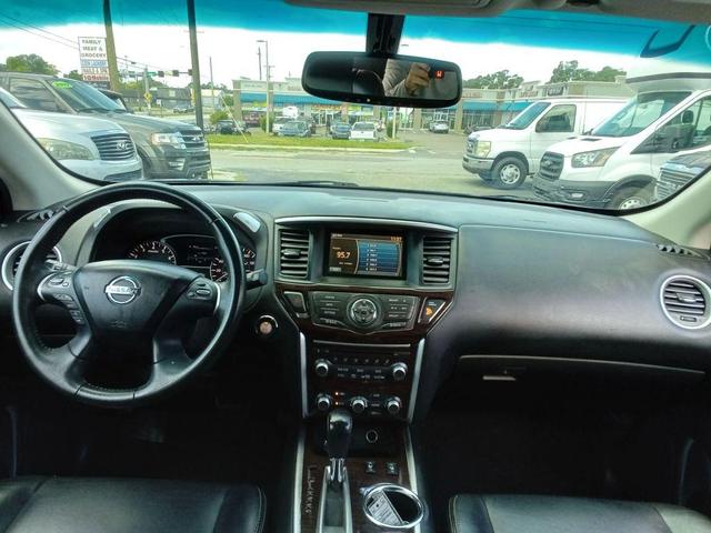 Photo of 2014 Super Black Nissan Pathfinder