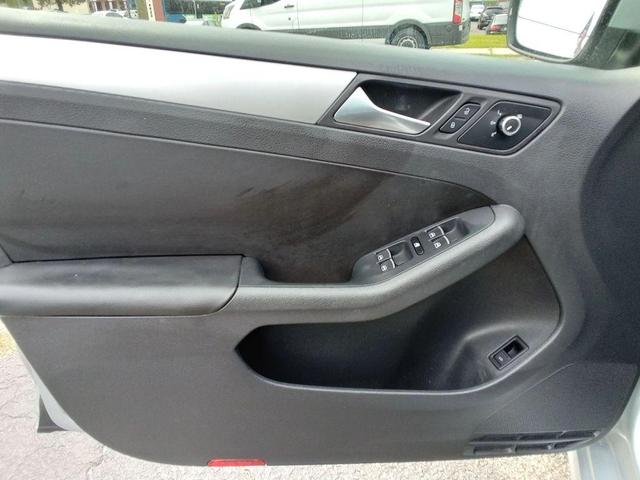 Photo of 2013 Reflex Silver Metallic Volkswagen Jetta