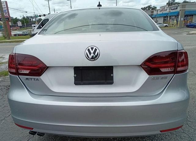 Photo of 2013 Reflex Silver Metallic Volkswagen Jetta