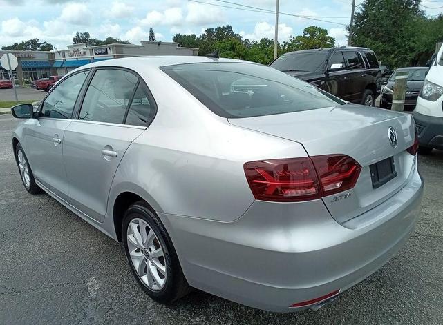Photo of 2013 Reflex Silver Metallic Volkswagen Jetta