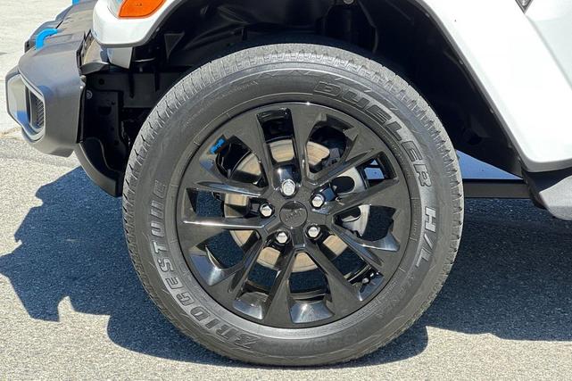Photo of 2022 Bright White Clearcoat Jeep Wrangler Unlimited