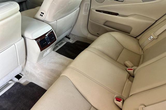 Photo of 2013 Black Lexus LS 460