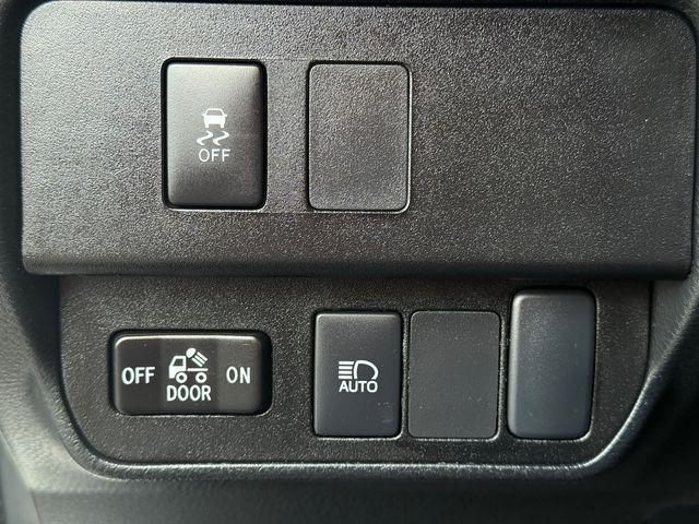Photo of 2022 White Toyota Tacoma